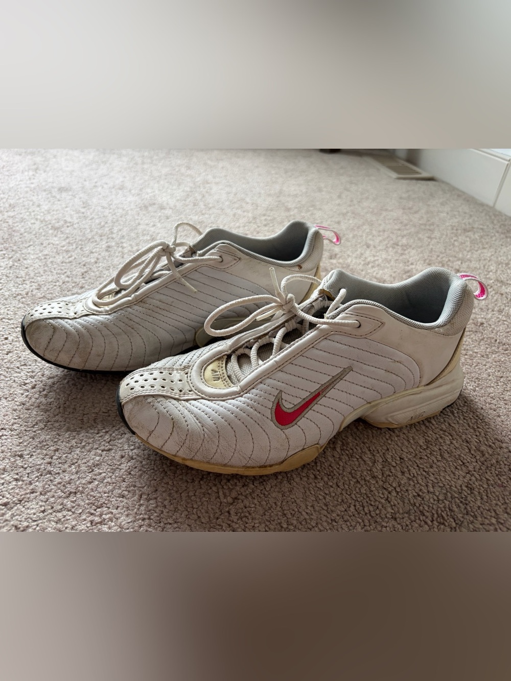 ⚽️ NIKE - Size 8.5 Women’s Shoes
